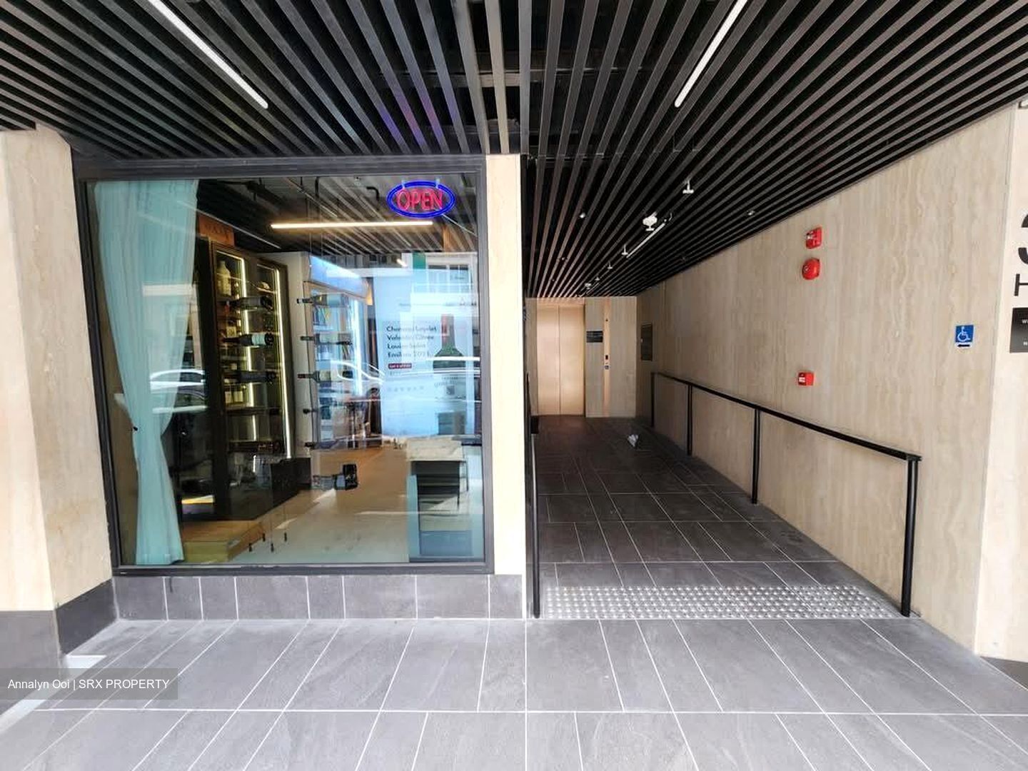 Hongkong Street (D1), Retail #587079351